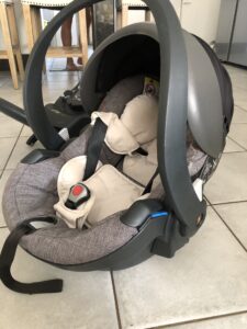 Stokke iZi Go Modular base and carseat