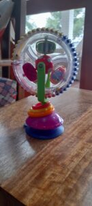 Spinning wheel with suction cup